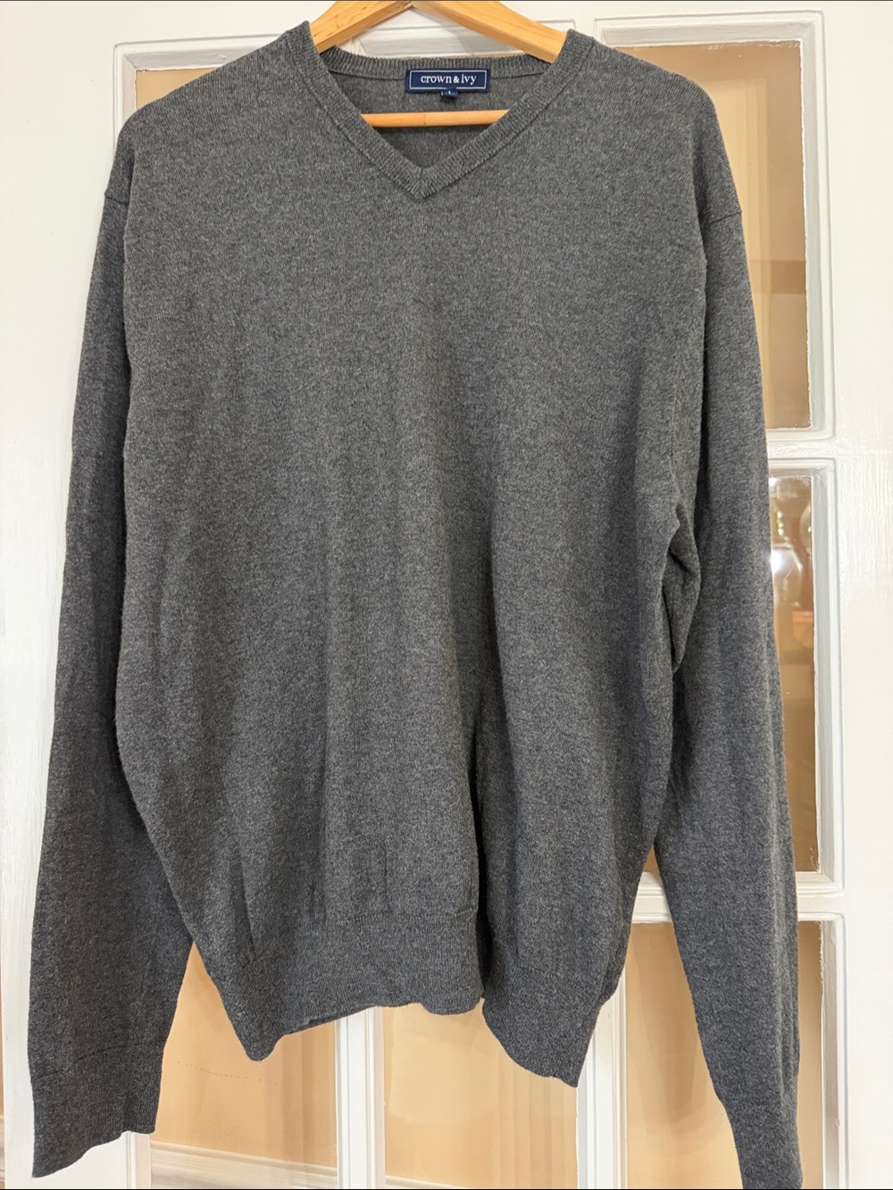crown & ivy Men's V-Neck Sweater in Charcoal
